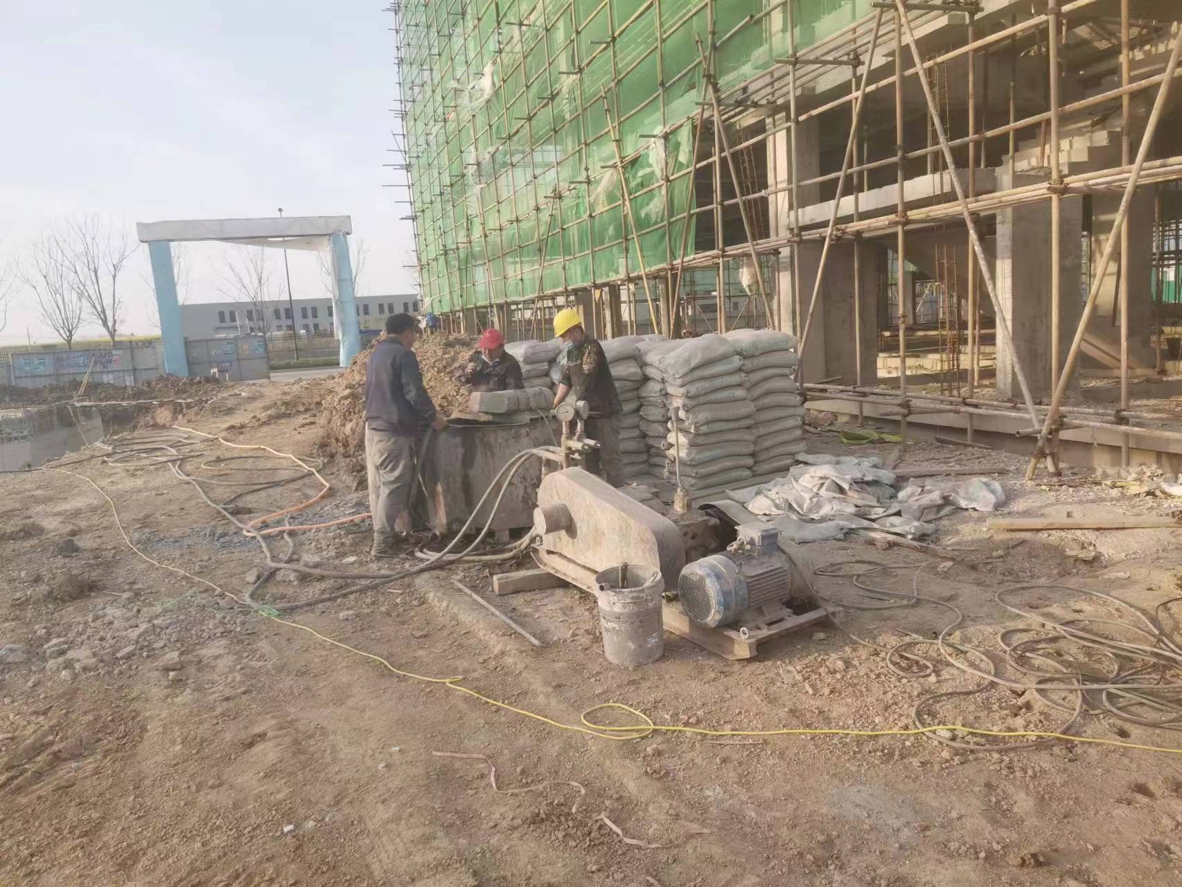 和林格尔别墅下沉注浆